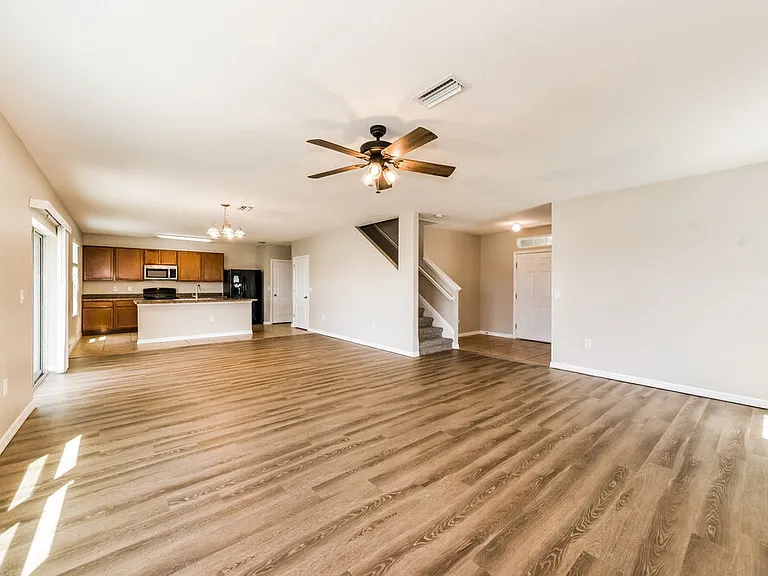 204 Lone Dove Ln — Photo 5