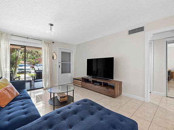 4th image of 5983 Forest Hill Boulevard #103