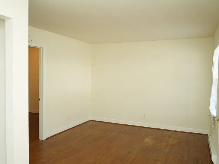 1204 Carlton Ave — Photo 7