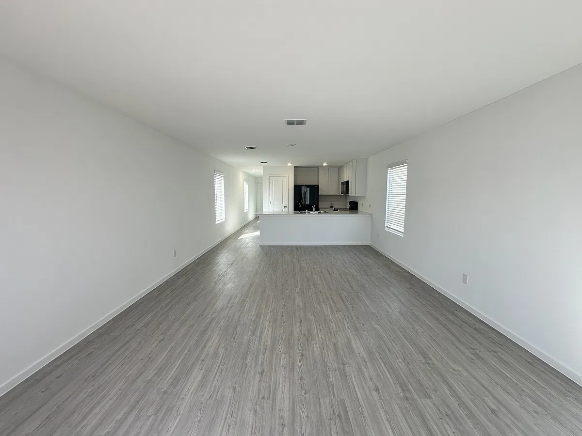 Building Photo - 905 Blue Heron Dr