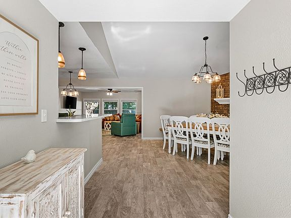3rd image of 1006 N Cardinal Dr
