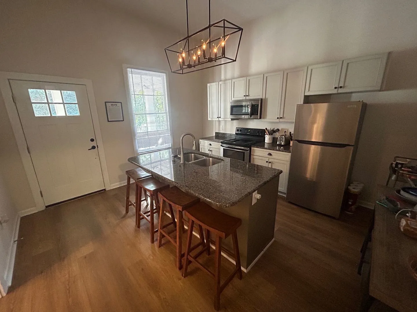 Now pre-leasing for the 20272028 school year! Charming 4-bedroom, 2-bathroom home offers a comfor... — Photo 4