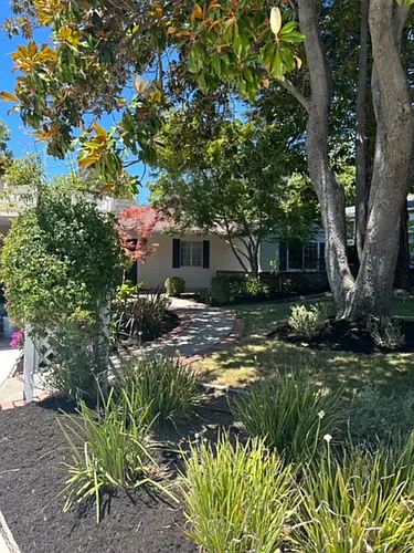 1121 Laurel Dr Photo 1