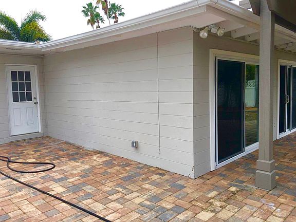 3rd image of 3610 Bayshore Blvd NE