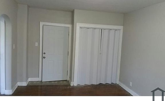 4th image of 11255 Charlemagne St #13