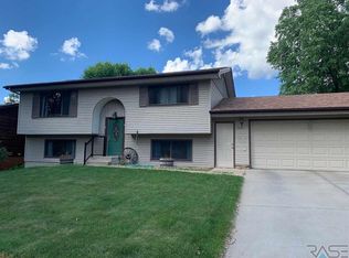 2704 E Klondike Trl, Sioux Falls, SD 57103