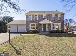 9837 Faust Dr, Vienna, VA 22182