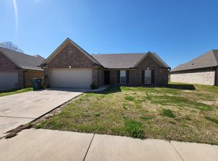 8733 Smith Ranch Dr, Southaven, MS 38671