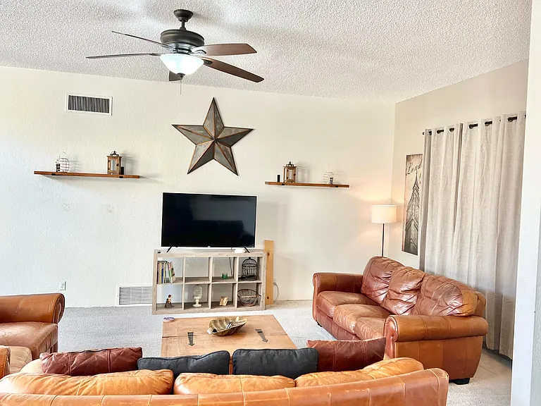 2142 E Woodman Dr — Photo 2
