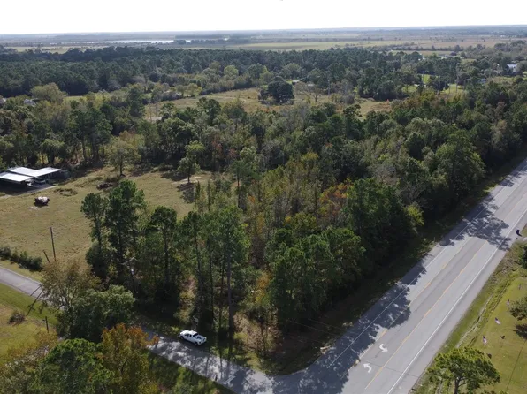 166 Otter Rd, Anahuac, TX 77514