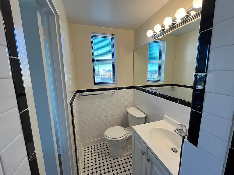 Washington House — Photo 33