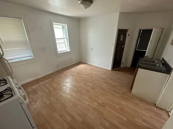 2221 S 21st St, Milwaukee, WI 53215