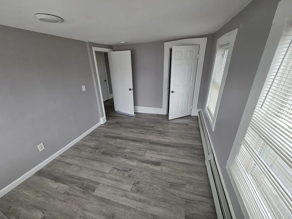 Building Photo - 328 Andover St #2
