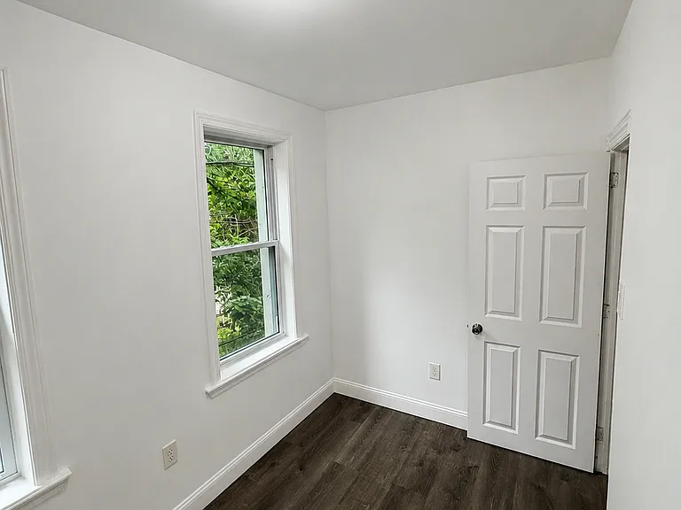 125 N Sickels St — Photo 7