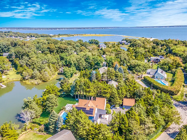 425 Cedar Point Dr E — Photo 45
