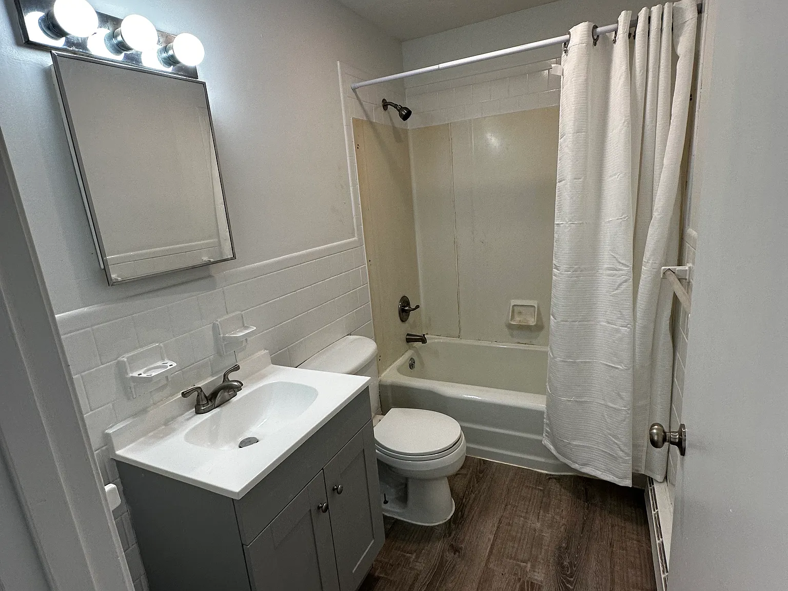 2 bed, 900 sqft, $1,850 — Photo 2