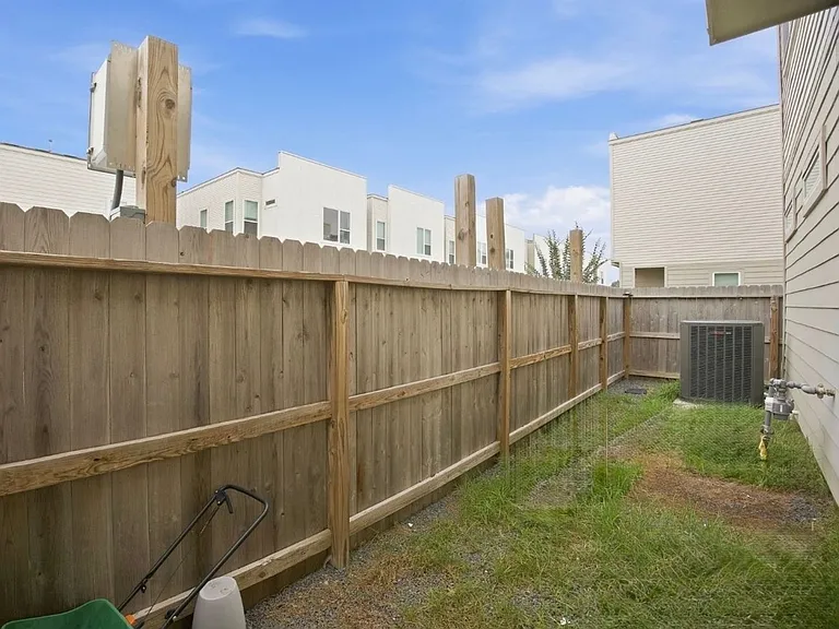 619 Thornton Oaks Ln — Photo 27