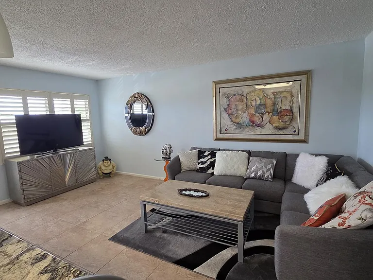 4030 Rexford Rd #B — Photo 5
