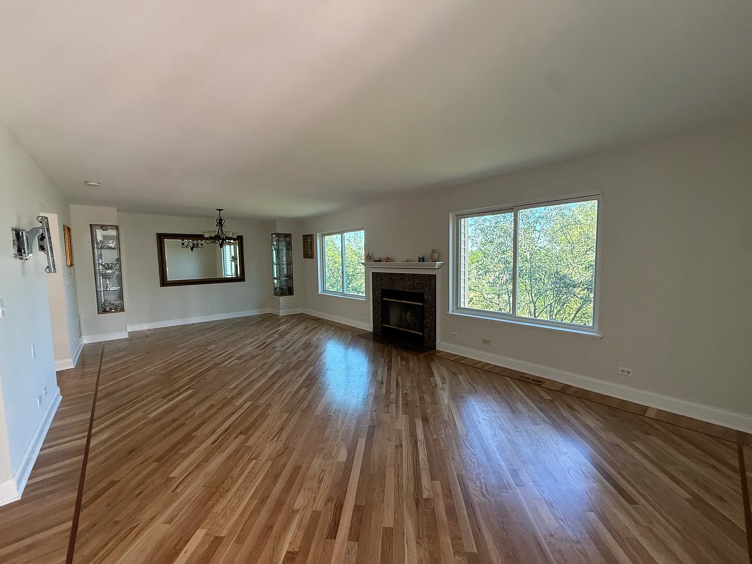 334 Stevens Ct — Photo 3