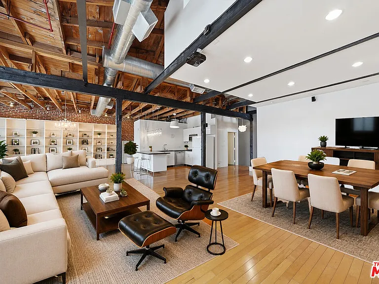 500 Molino St #315 — Photo 11