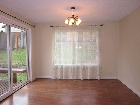 4th image of 960 165th Ave SE