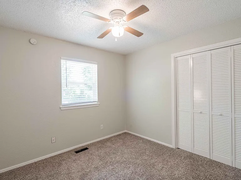3321 S Ash Ave — Photo 6