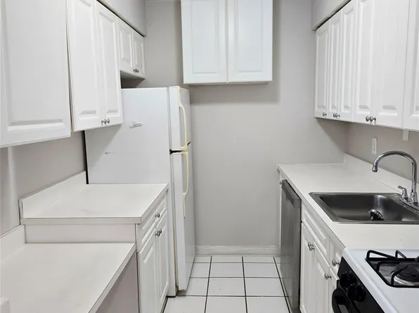 79 Pointe Circle South #79, Coram, NY 11727