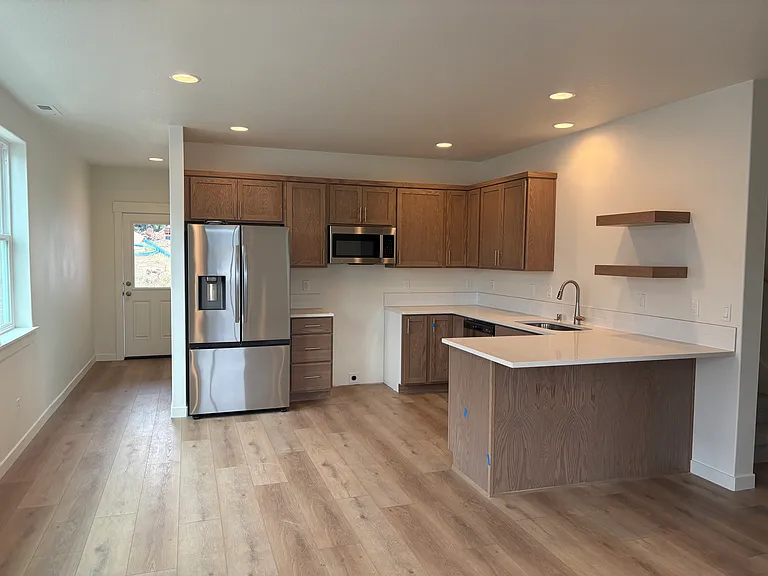 330 NE Washington St — Photo 4