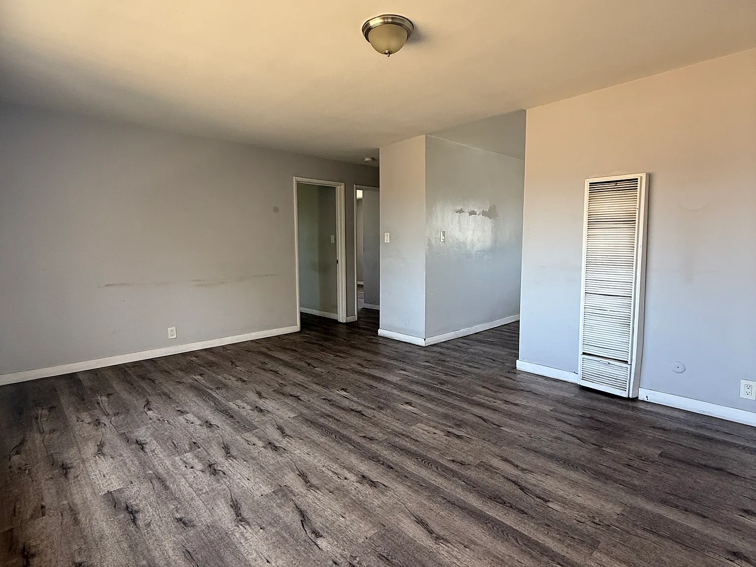 1240 E 76th Pl — Photo 2