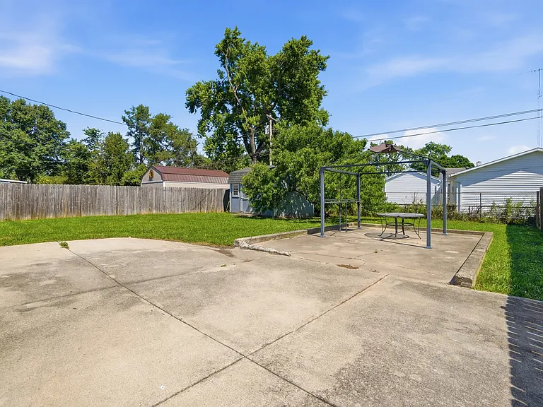 245 Fitchland Dr — Photo 7