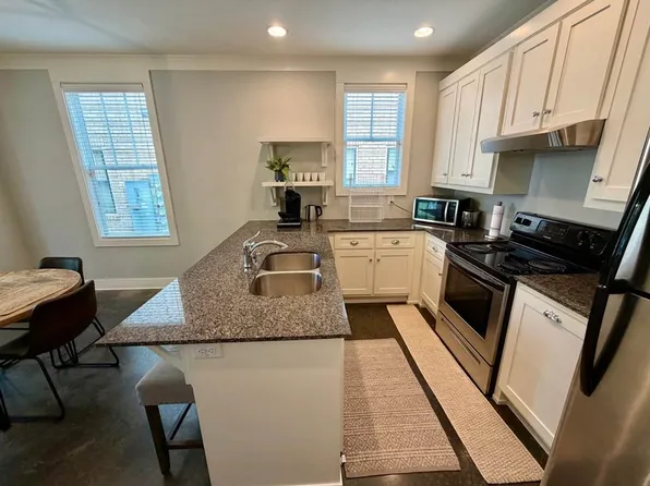 306 W 6th