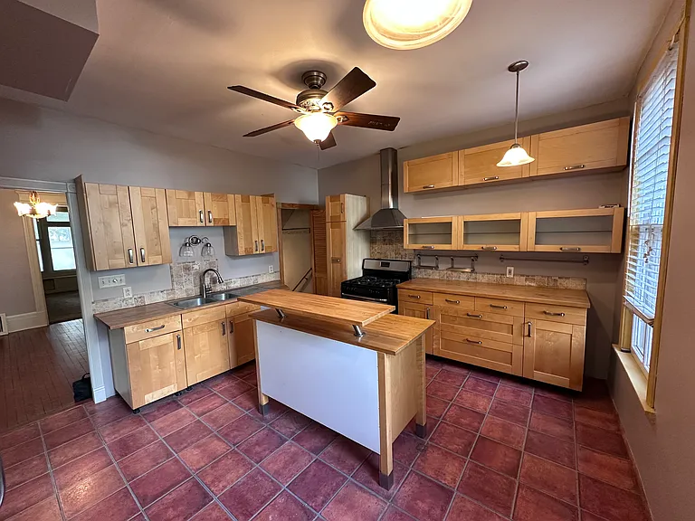 572 Hall Ave #572 — Photo 4