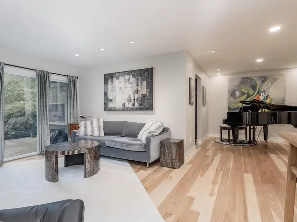 652 Dundee LANE, Hartland, WI 53029