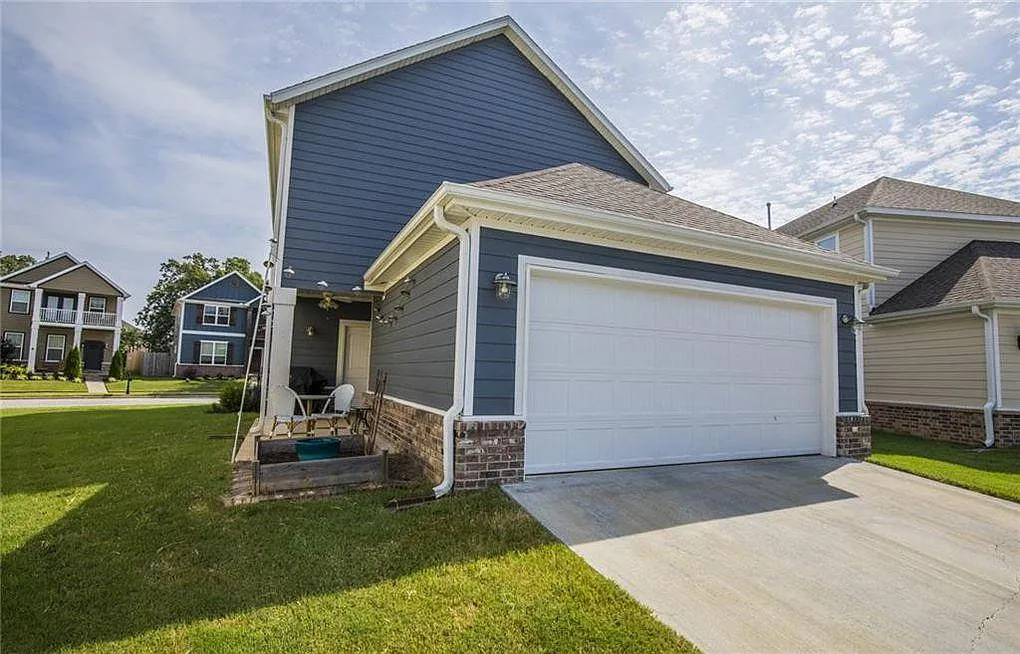 3 bed, 2.5 bath, 1846 sqft, $2,700 — Photo 2