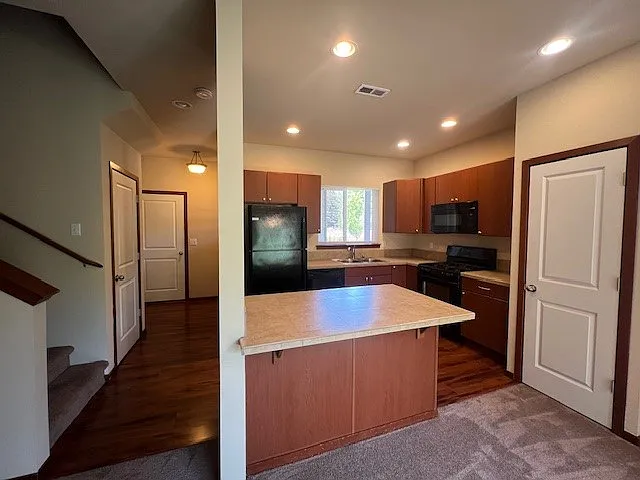 3 bed, 2.5 bath, 1469 sqft, $3,395 — Photo 2
