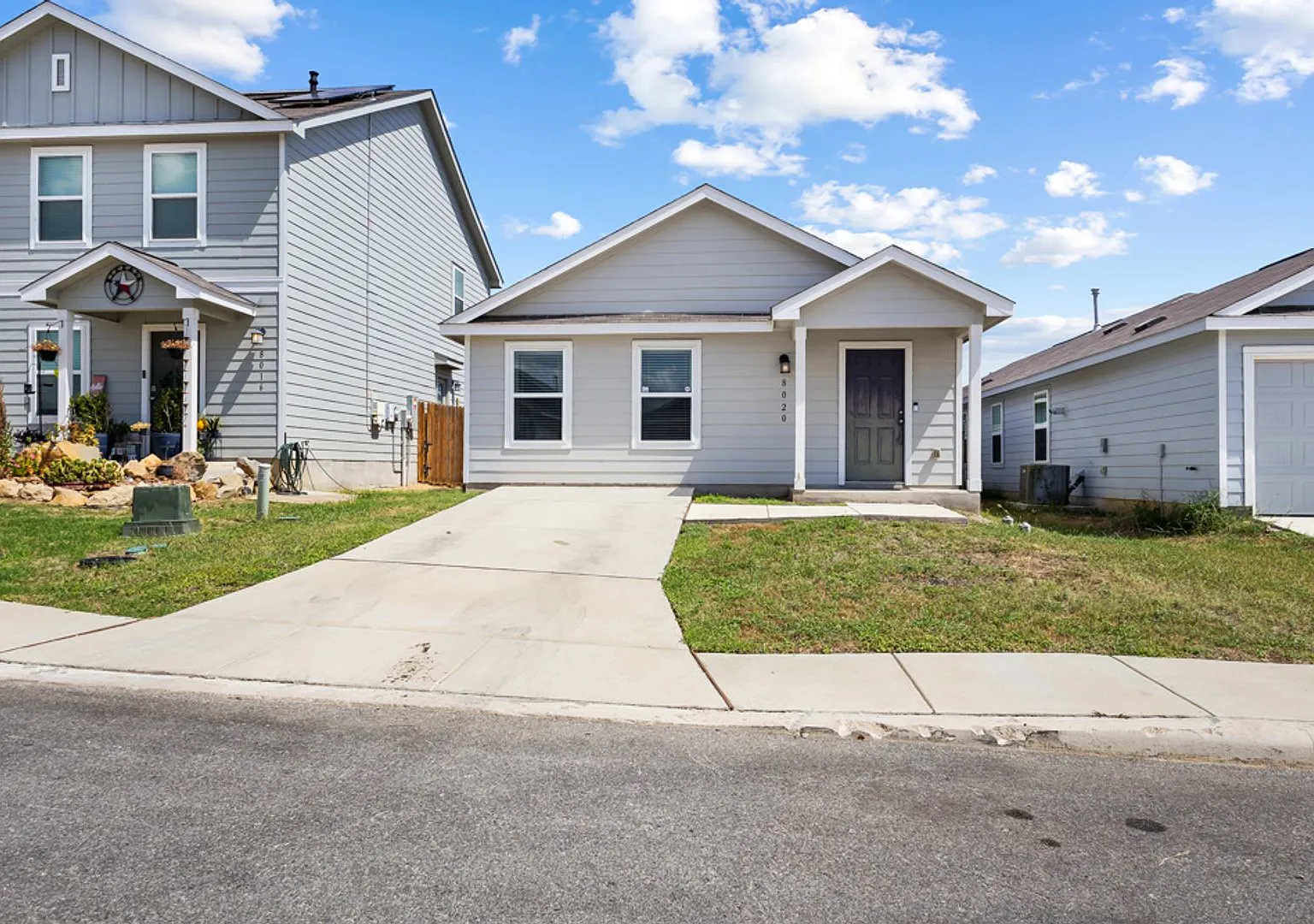 3 Bedroom 2 Bathrooms located in Medina Landing Subdivision — Photo 1