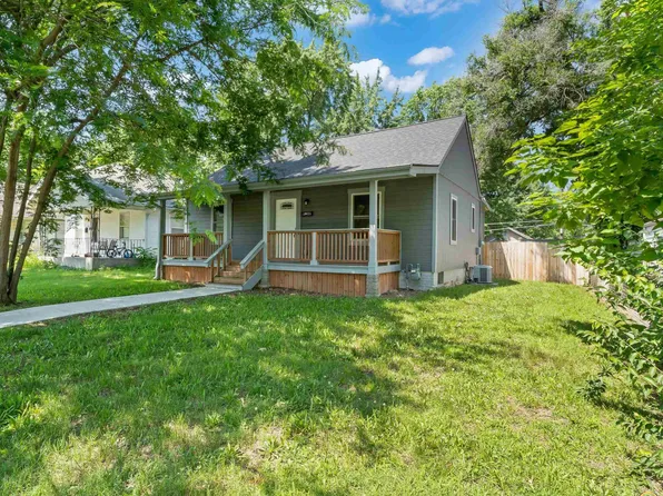 725 SW Parkview St, Topeka, KS 66606