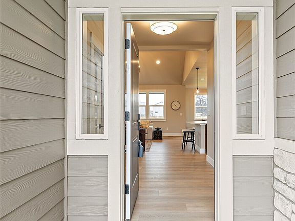 3rd image of 2517 N Dandelion Lane
