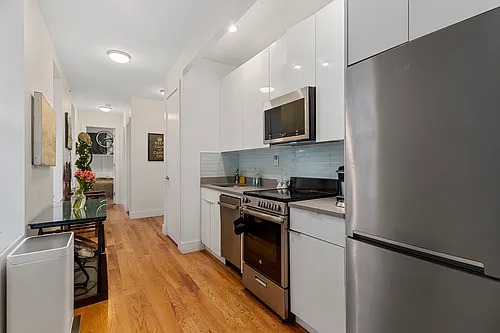 360 W 47th St #2B Photo 1