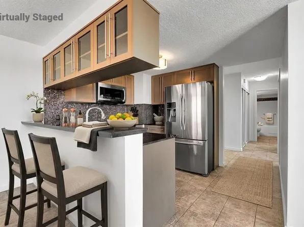 429 E 14th St NW #411, Calgary, AB T2N 2A3