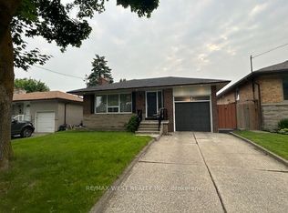 31 Rowse Cres, Toronto, ON M9P 3L4