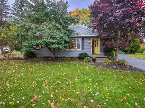 525 Old Mill Ln, Webster, NY 14580