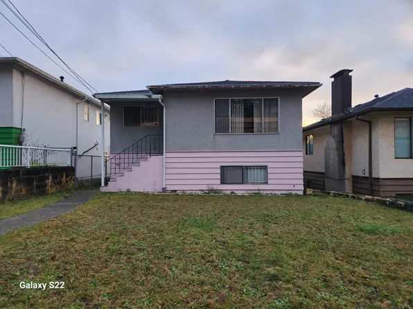 3228 Vanness Ave, Vancouver, BC V5R 5A5