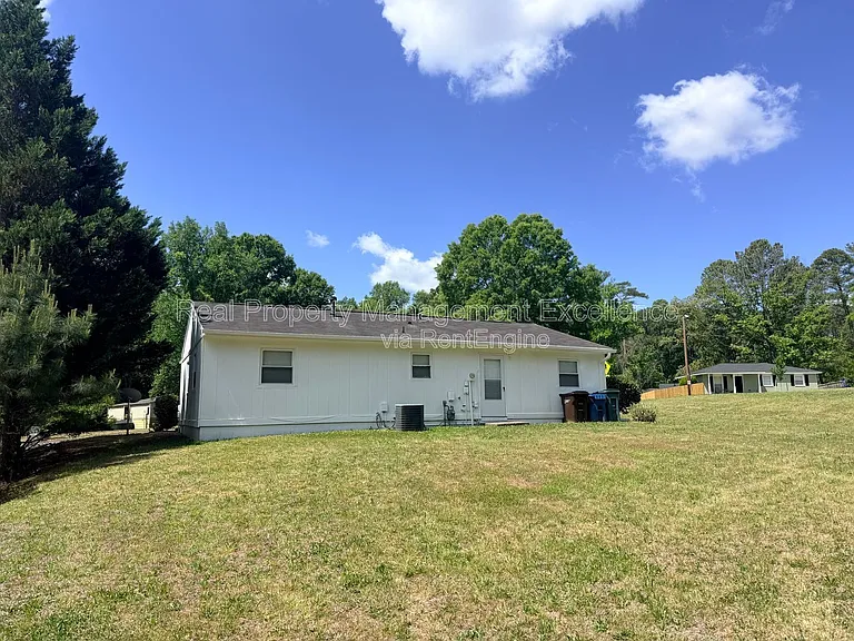 419 Walton St — Photo 35