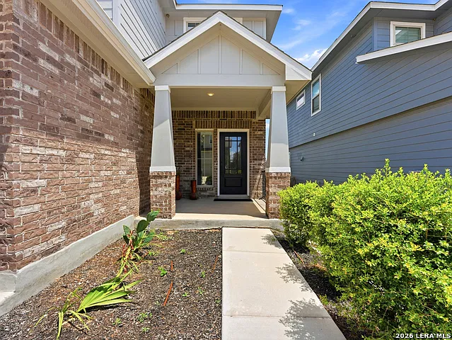 4 bed, 2.5 bath, 2093 sqft, $2,100 — Photo 2