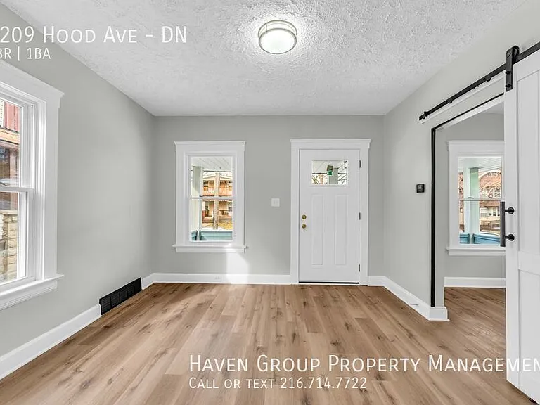 2209 Hood Ave #DN — Photo 2
