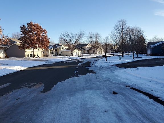 4th image of 996 Bavaria Hills Ln
