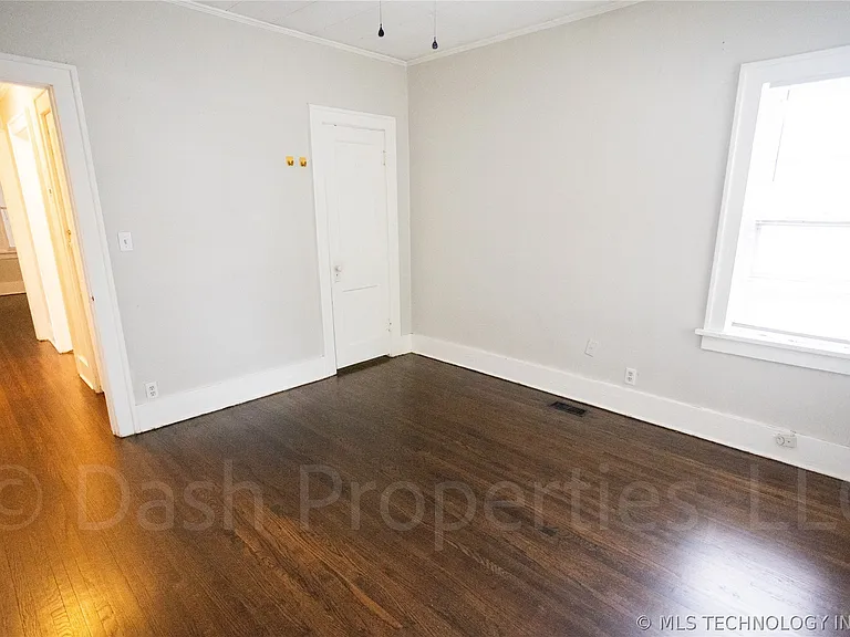 1119 S Florence Ave — Photo 38