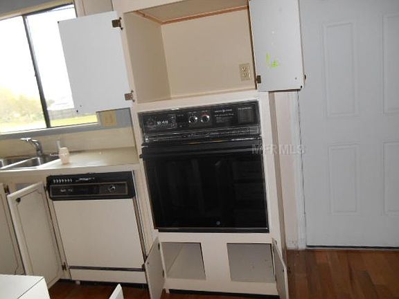 2nd image of 1465 NE Leisure Ave