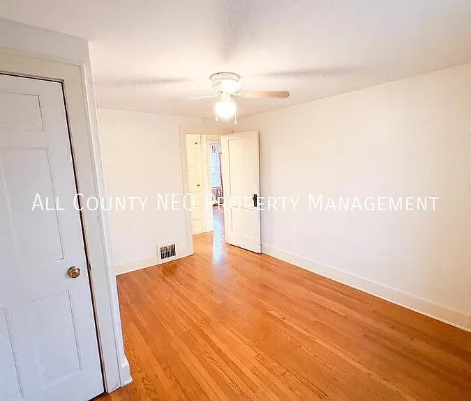 1051 Brown St — Photo 16